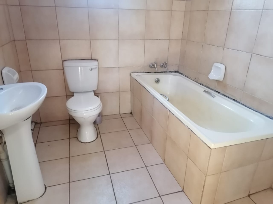 5 Bedroom Property for Sale in Brandwag Free State